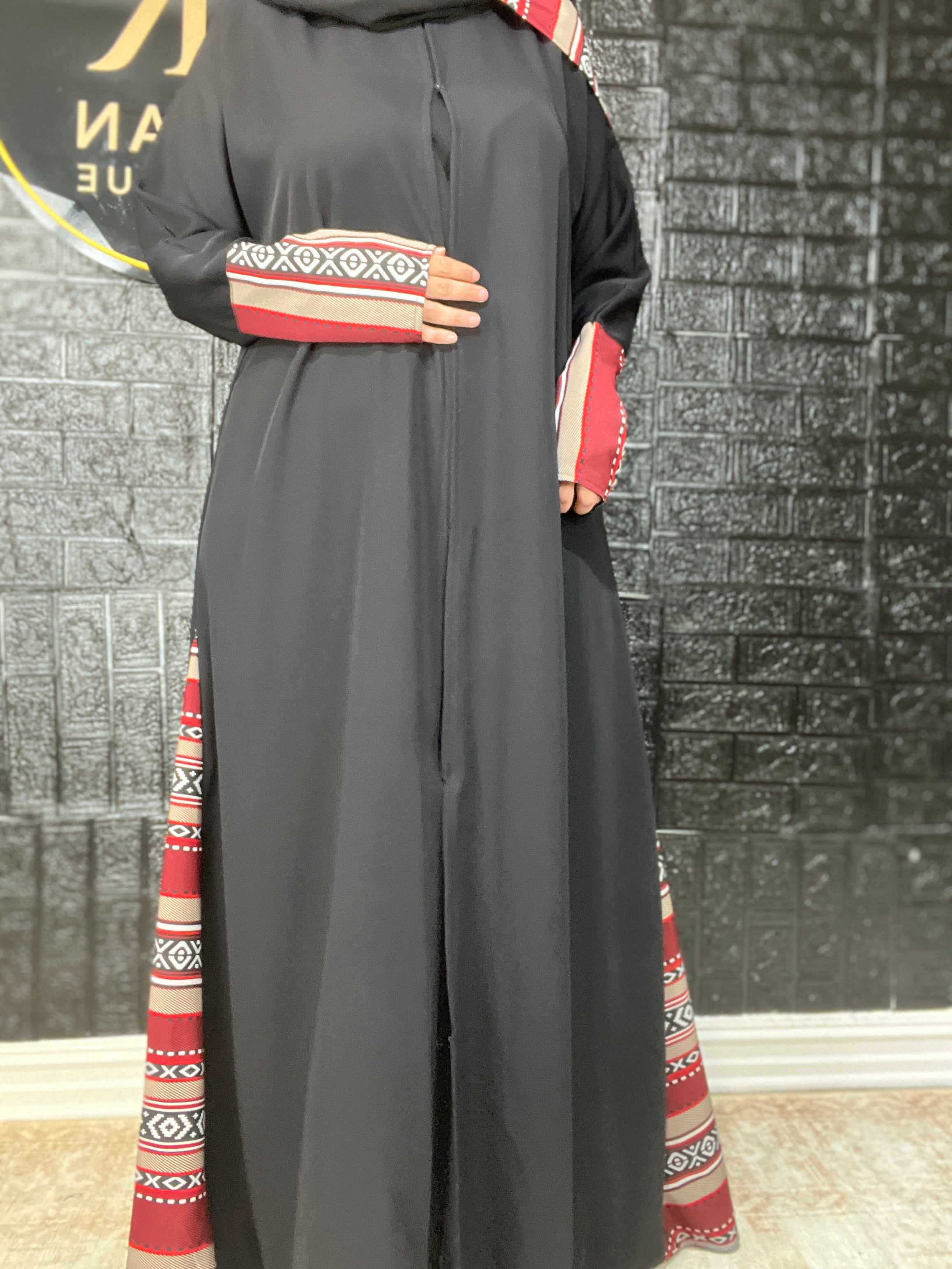 Najd Soul – Black Abaya with Traditional Hem