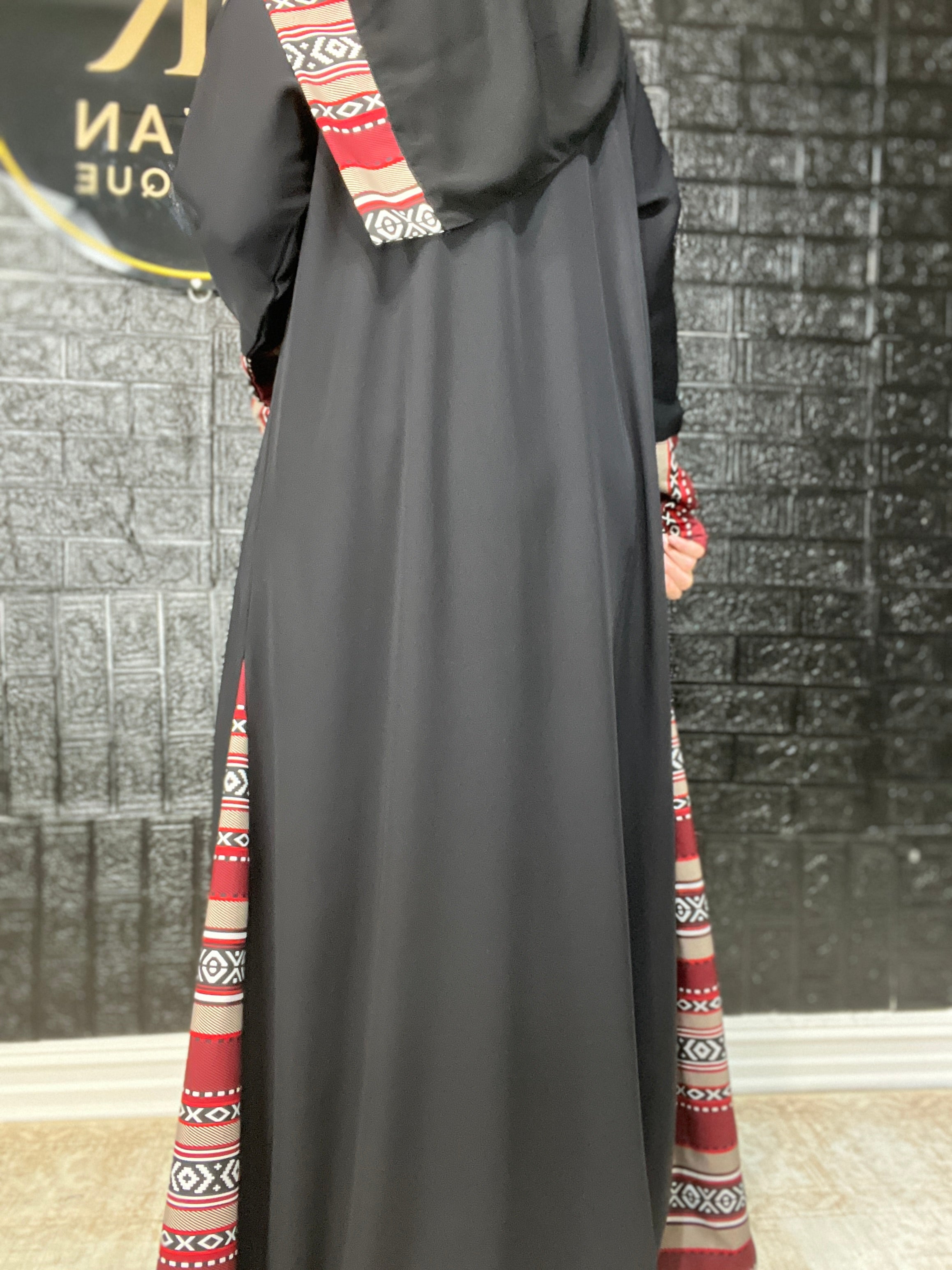 Najd Soul – Black Abaya with Traditional Hem