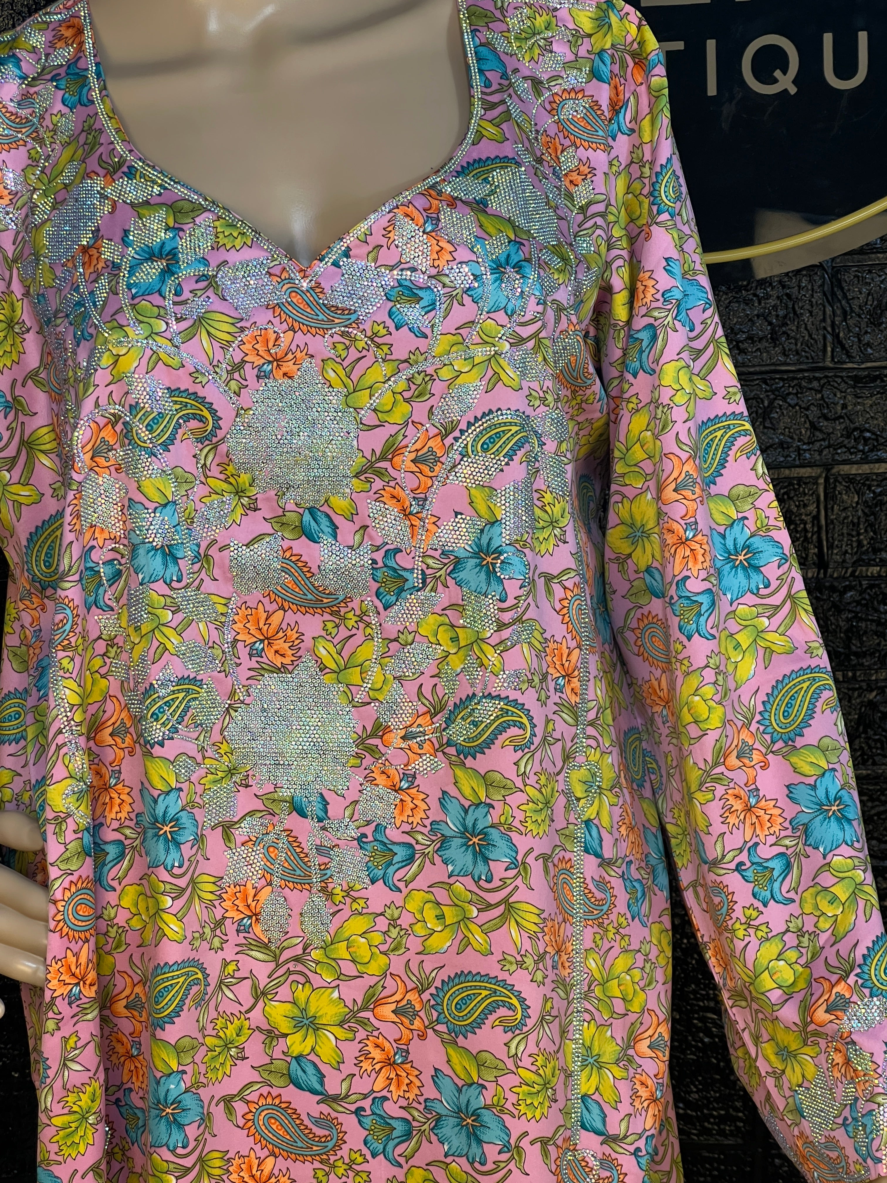 Embroidered Makhwar – Design 4